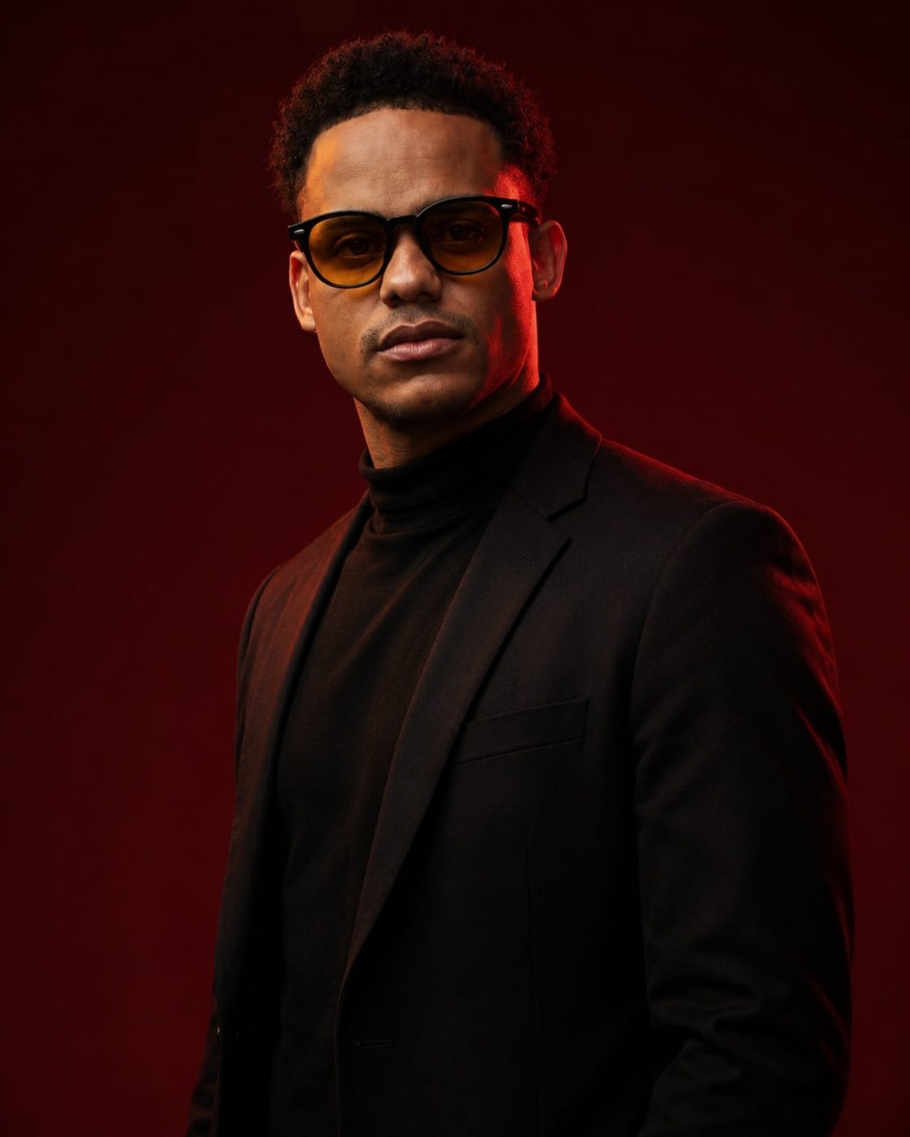 Fabricio Cutz, visagista e fundador da Cutz Lab, em retrato editorial