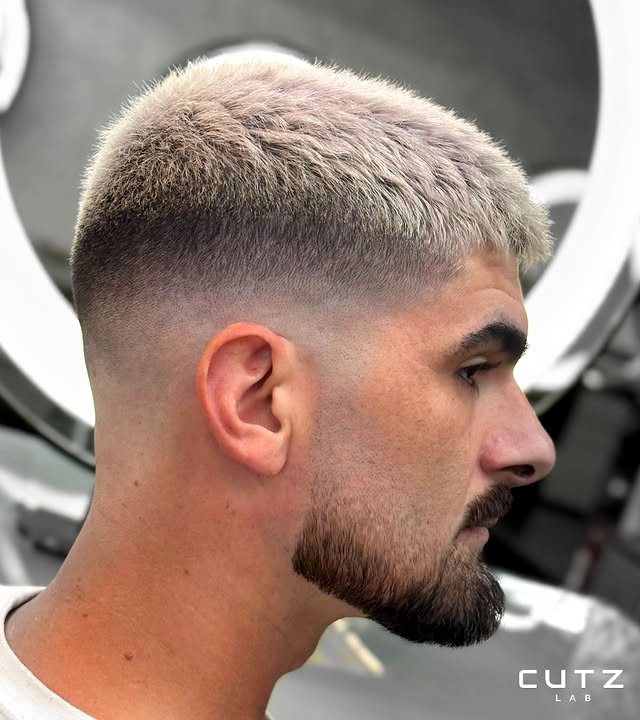 Buzz cut minimalista