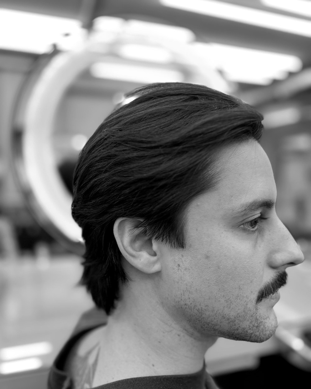 Guilherme depois do visagismo na Cutz Lab, com corte texturizado e fluido