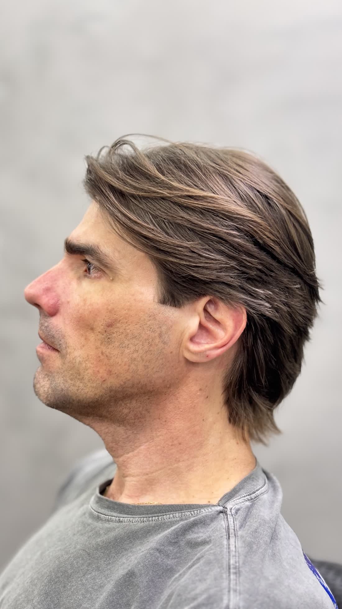 O mesmo cliente depois do visagismo na Cutz Lab, com corte em camadas estruturado